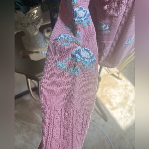 VTG IZOD CLUB HAND EMBROIDERED BLUE & PINK CROCHETED COTTAGE CORE SWEATER SZ S - Picture 8 of 11